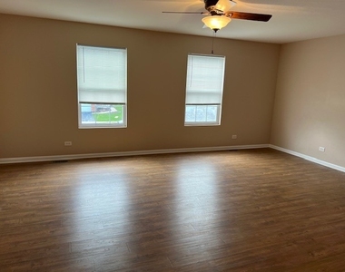 1022 Heron Circle - Photo Thumbnail 8