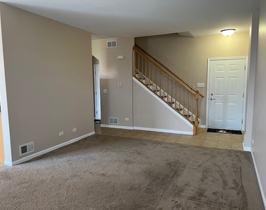 1022 Heron Circle - Photo Thumbnail 7