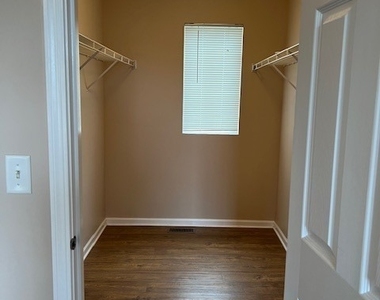 1022 Heron Circle - Photo Thumbnail 15
