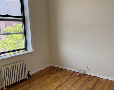24-35 Steinway Street - Photo Thumbnail 2