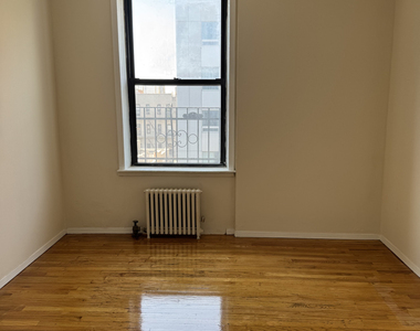 24-35 Steinway Street - Photo Thumbnail 4