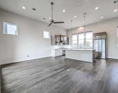 2414 Canal Street - Photo Thumbnail 4