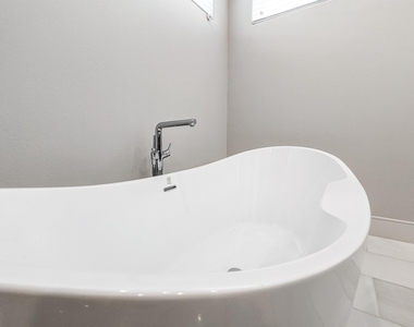 2414 Canal Street - Photo Thumbnail 24