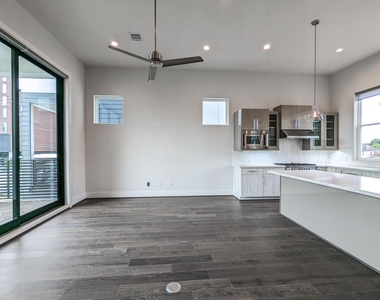 2414 Canal Street - Photo Thumbnail 11