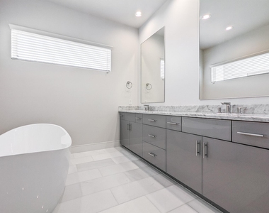 2414 Canal Street - Photo Thumbnail 5