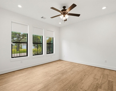 1723 W 14th Street - Photo Thumbnail 3