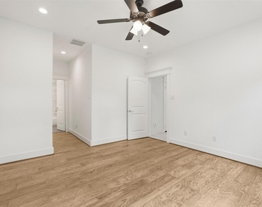 1723 W 14th Street - Photo Thumbnail 4
