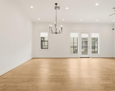 1723 W 14th Street - Photo Thumbnail 11