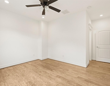1723 W 14th Street - Photo Thumbnail 18