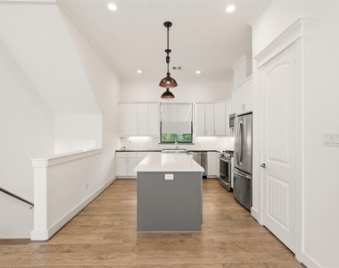 1723 W 14th Street - Photo Thumbnail 13