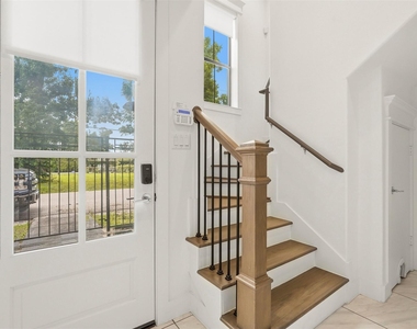 1723 W 14th Street - Photo Thumbnail 2