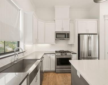 1723 W 14th Street - Photo Thumbnail 15