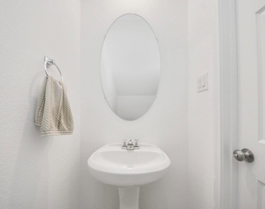 8650 Bar Harbor Drive - Photo Thumbnail 5