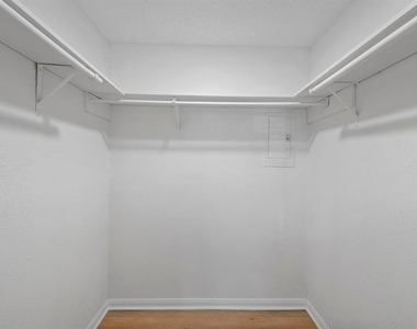 700 Lyle W Avenue - Photo Thumbnail 9