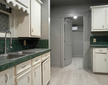 7815 Dayton Street - Photo Thumbnail 7