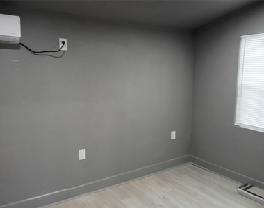 7815 Dayton Street - Photo Thumbnail 18