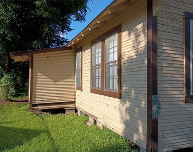 7815 Dayton Street - Photo Thumbnail 2