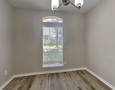 14918 Laytham Lane - Photo Thumbnail 7