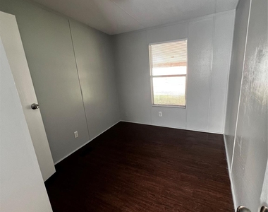3902 Marzia Avenue - Photo Thumbnail 5