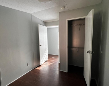 3902 Marzia Avenue - Photo Thumbnail 4