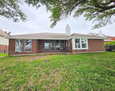 4018 Crystal Lake Circle N - Photo Thumbnail 31