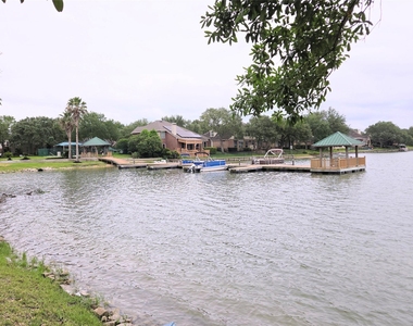 4018 Crystal Lake Circle N - Photo Thumbnail 35