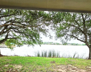 4018 Crystal Lake Circle N - Photo Thumbnail 29