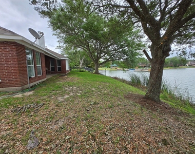 4018 Crystal Lake Circle N - Photo Thumbnail 33