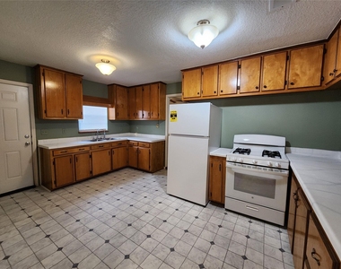 36 18th Avenue N - Photo Thumbnail 6