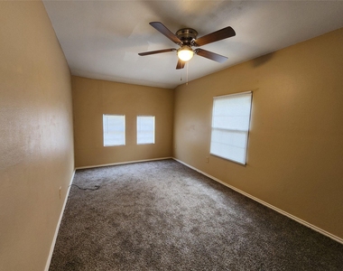 36 18th Avenue N - Photo Thumbnail 22