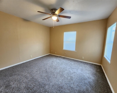 36 18th Avenue N - Photo Thumbnail 16