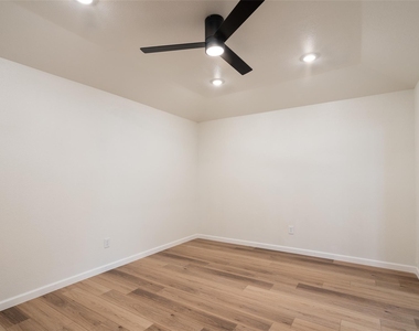 13155 Pebblewalk Circle S - Photo Thumbnail 8