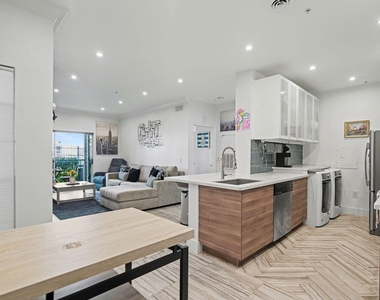 3231 Allen Parkway - Photo Thumbnail 4
