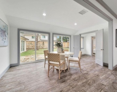 10042 Briar Forest Drive - Photo Thumbnail 12