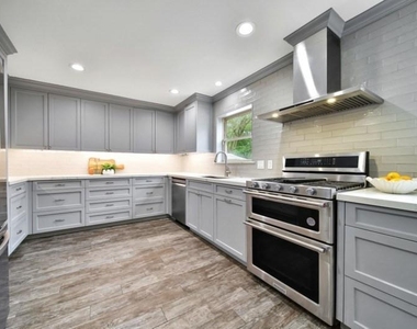 10042 Briar Forest Drive - Photo Thumbnail 18