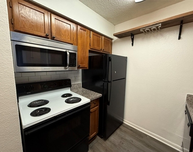2120 El Paseo Street - Photo Thumbnail 9