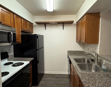 2120 El Paseo Street - Photo Thumbnail 8