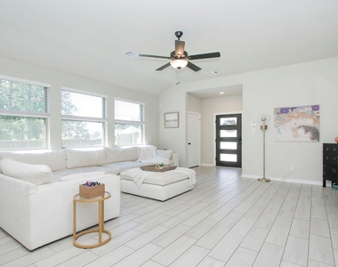 320 Rise Lane - Photo Thumbnail 9
