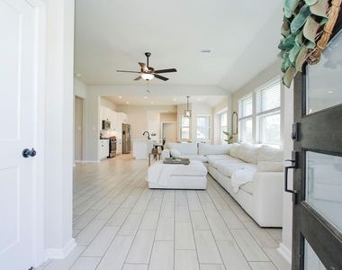 320 Rise Lane - Photo Thumbnail 5