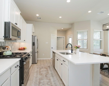 320 Rise Lane - Photo Thumbnail 13