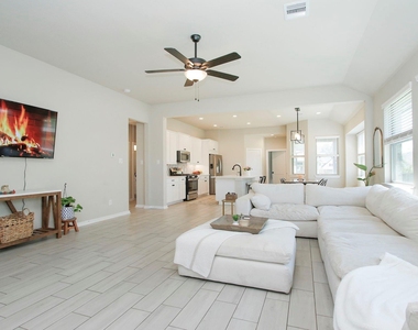 320 Rise Lane - Photo Thumbnail 7