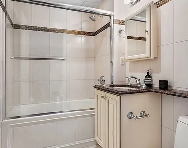 199 Huron Street - Photo Thumbnail 5