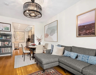 199 Huron Street - Photo Thumbnail 1