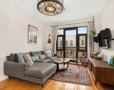 199 Huron Street - Photo Thumbnail 2