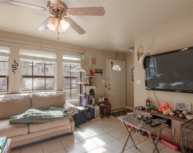 104 Yegua Circle - Photo Thumbnail 5