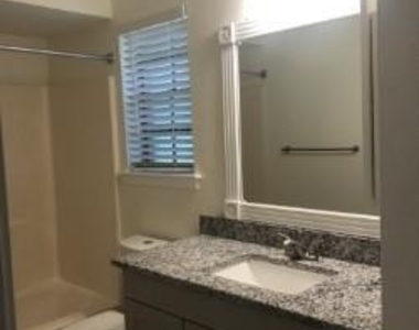 2402 Sycamore Avenue - Photo Thumbnail 6