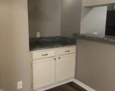 2402 Sycamore Avenue - Photo Thumbnail 9