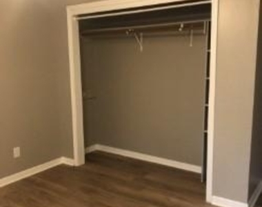 2402 Sycamore Avenue - Photo Thumbnail 7