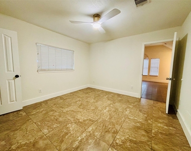 3405 Kleberg Court - Photo Thumbnail 12