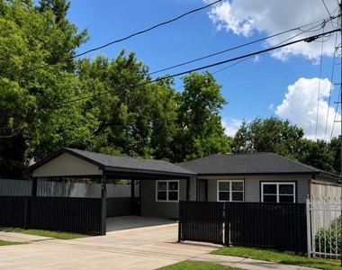 244 Deerfield Street - Photo Thumbnail 1